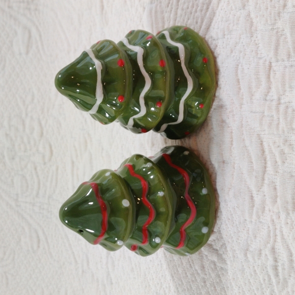 Christmas Trees Salt & Pepper Shakers - Picture 1 of 6